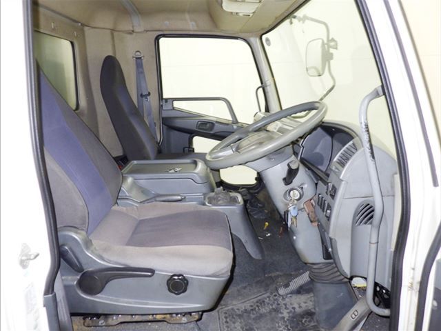 2013 Mitsubishi Fuso Fighter Refrigerated and frozen trucks auction photo 6
