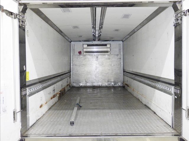 2013 Mitsubishi Fuso Fighter Refrigerated and frozen trucks auction photo 4