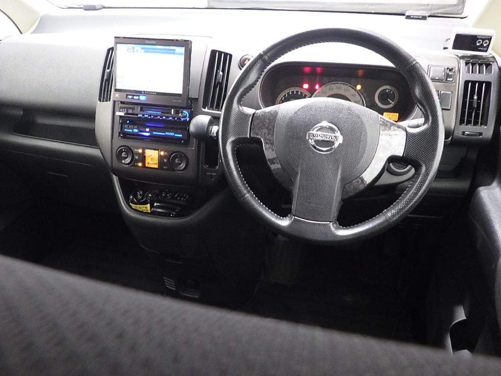 2006 Nissan Serena 4WD ライダーS auction photo 3