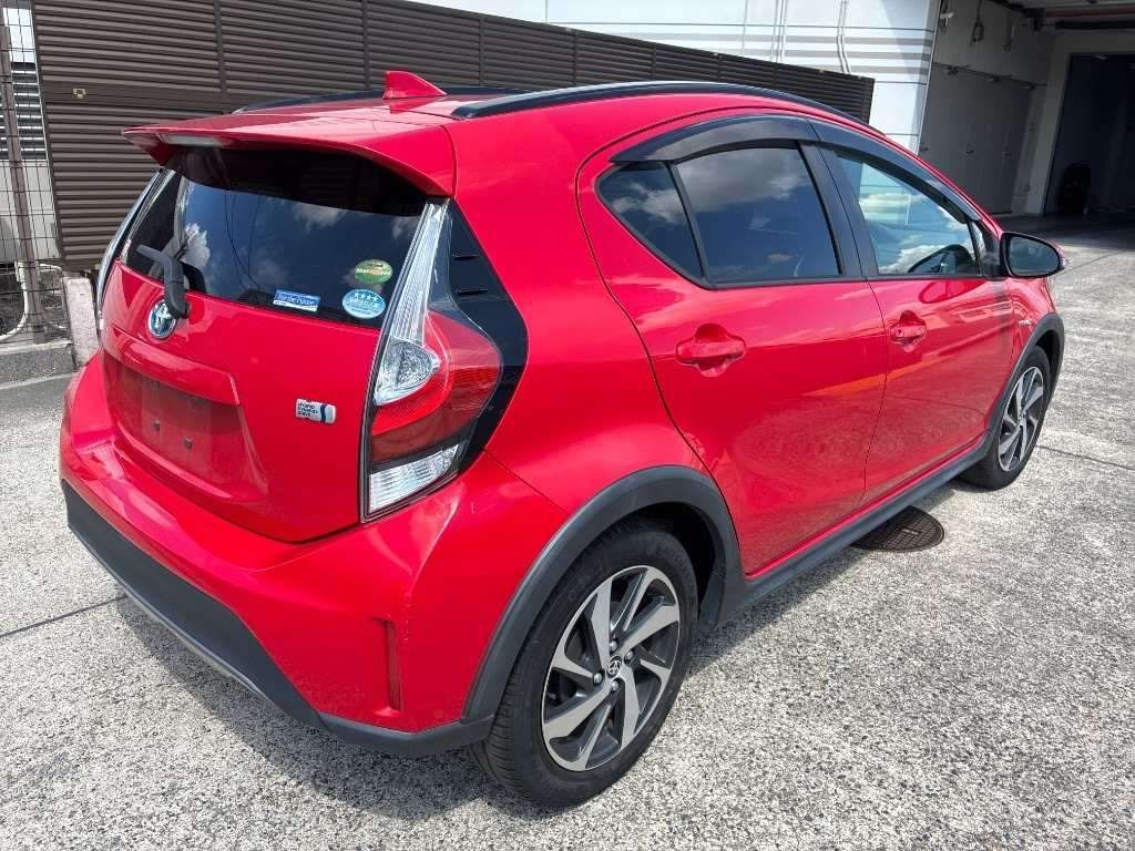 2018 Toyota Aqua クロスオーバー auction photo 2