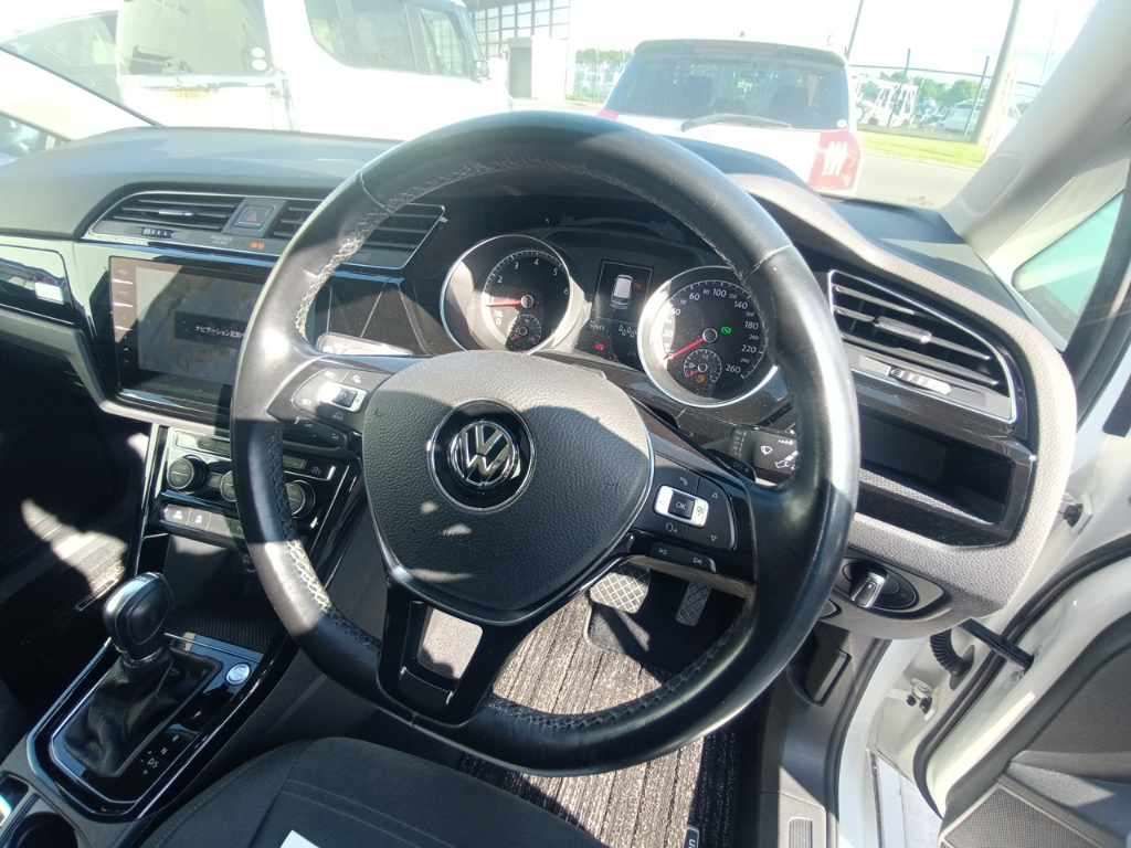 2017 Volkswagen VW ゴルフトゥーラン TSI Highline auction photo 9