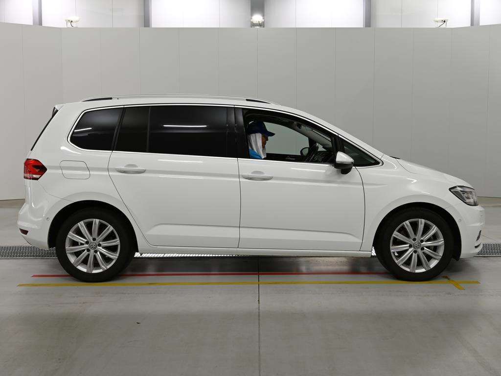 2017 Volkswagen VW ゴルフトゥーラン TSI Highline auction photo 3