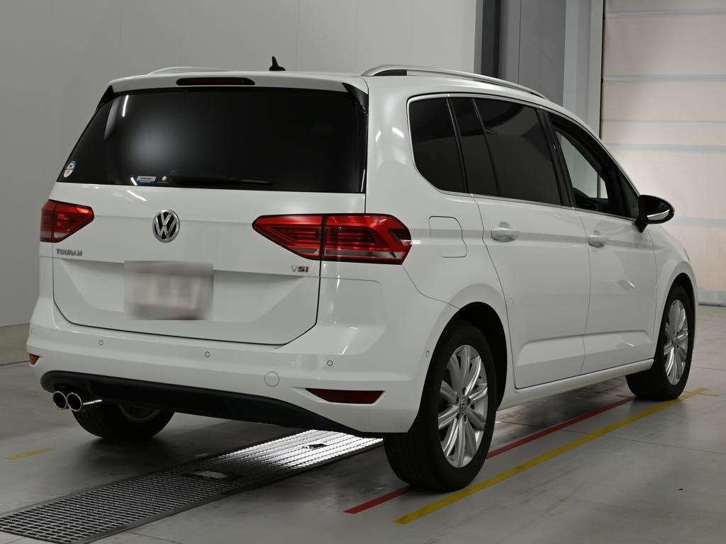 2017 Volkswagen VW ゴルフトゥーラン TSI Highline auction photo 2