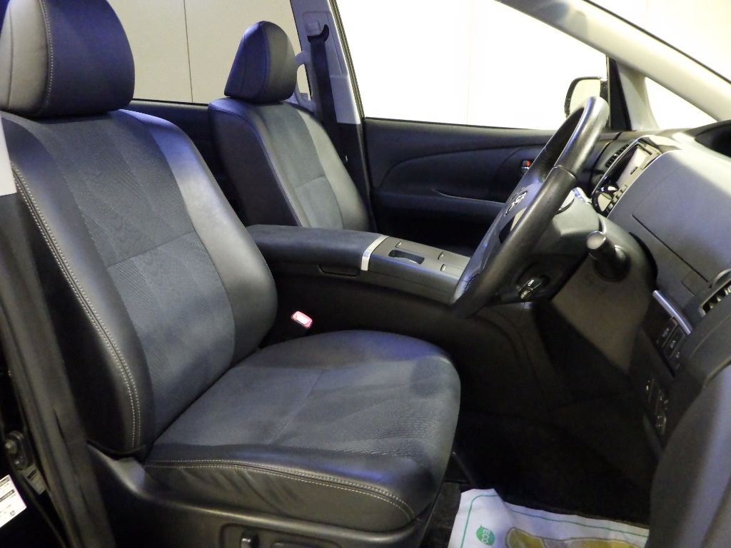 2015 Toyota Estima 4WD Hybrid Aeras Premium Edition auction photo 6