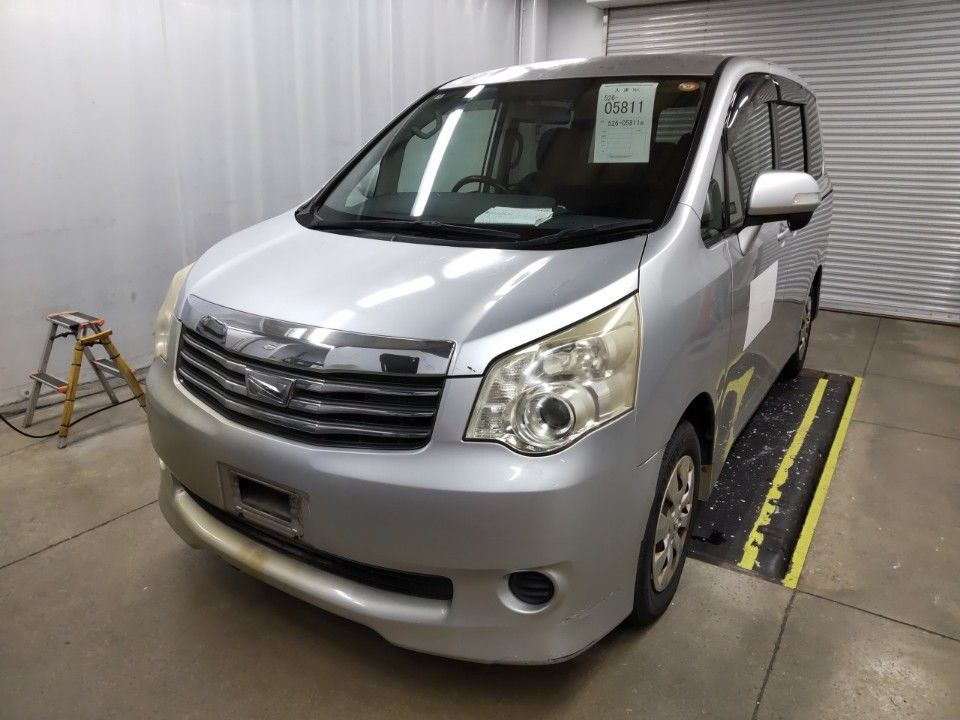 2010 Toyota Noah Japan auction vehicle