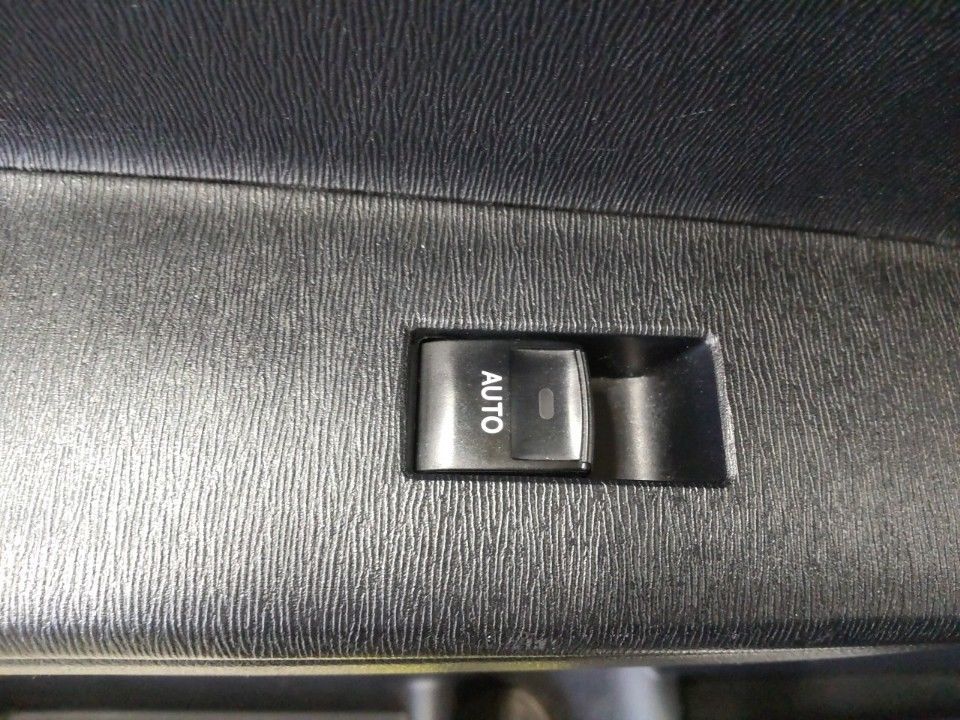 2010 Toyota Noah auction photo 13