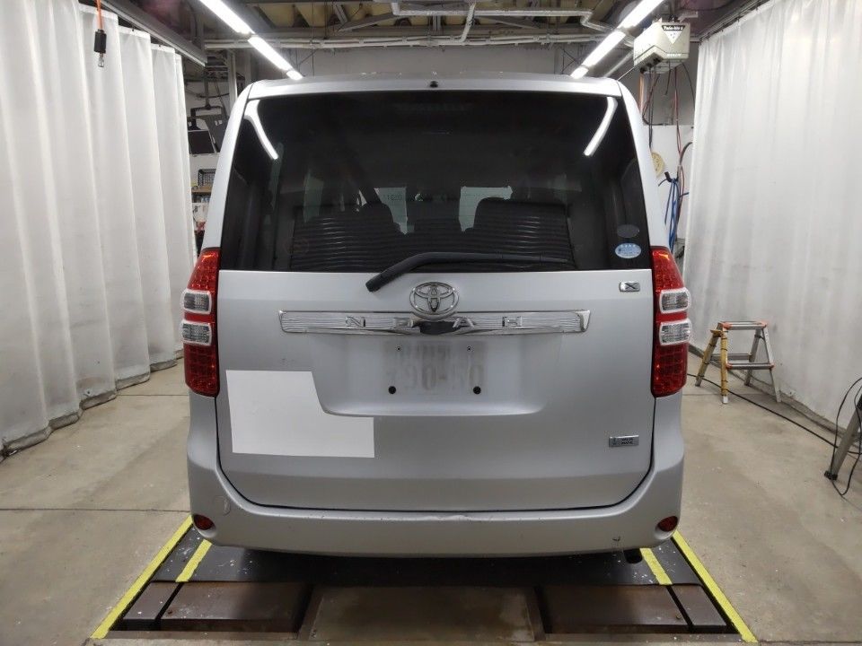 2010 Toyota Noah auction photo 5