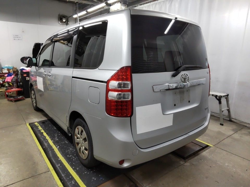 2010 Toyota Noah auction photo 6