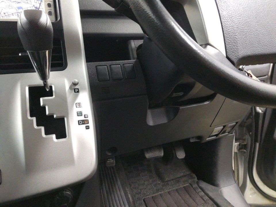 2010 Toyota Noah auction photo 12