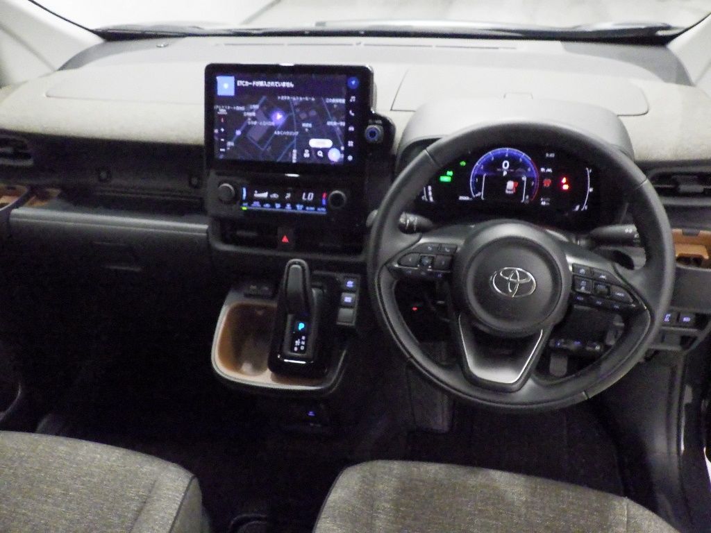 2022 Toyota Sienta Hybrid Z 7-seater auction photo 3