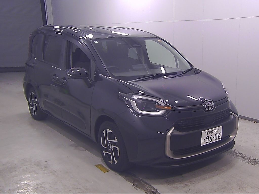 2022 Toyota Sienta Hybrid Z 7-seater Japan auction vehicle