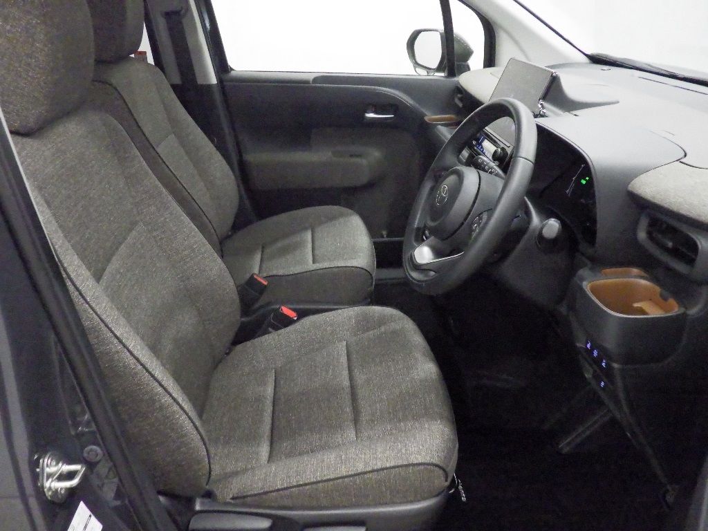 2022 Toyota Sienta Hybrid Z 7-seater auction photo 6