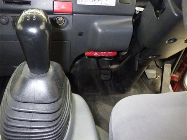 2013 Isuzu Elf Van auction photo 8