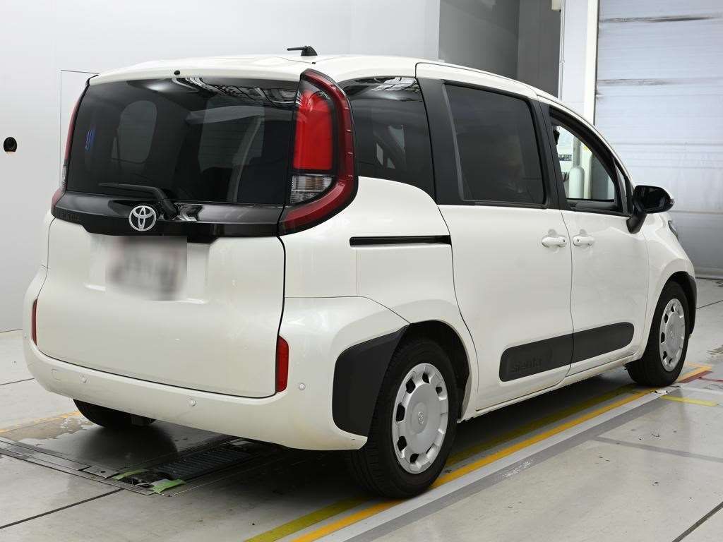 2024 Toyota Sienta G auction photo 2