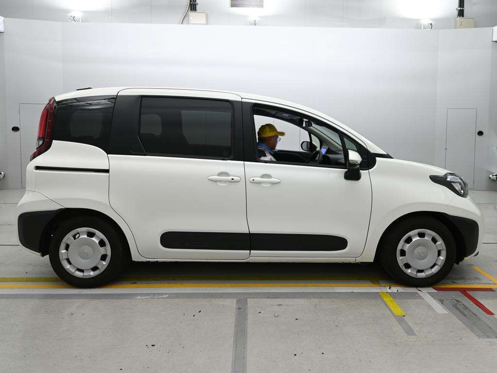 2024 Toyota Sienta G auction photo 3