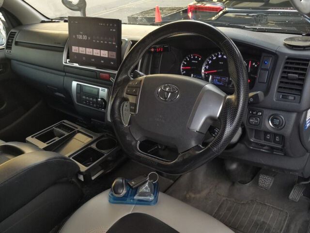 2014 Toyota Hiace Long Super GL 4WD auction photo 3