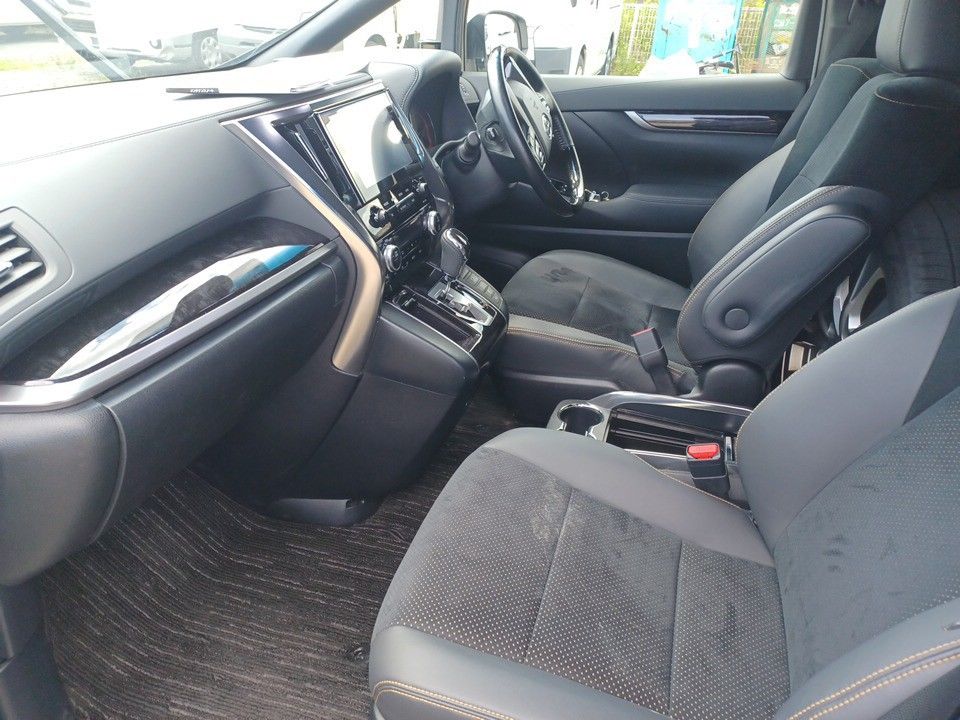 2021 Toyota Alphard auction photo 16