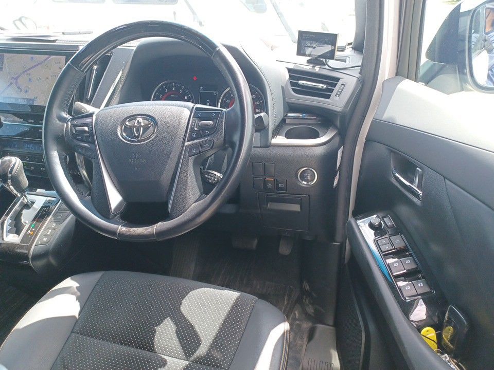 2021 Toyota Alphard auction photo 3