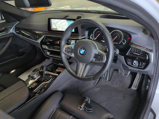 2018 BMW 5 Series 523D Touring M Sport auction photo 3