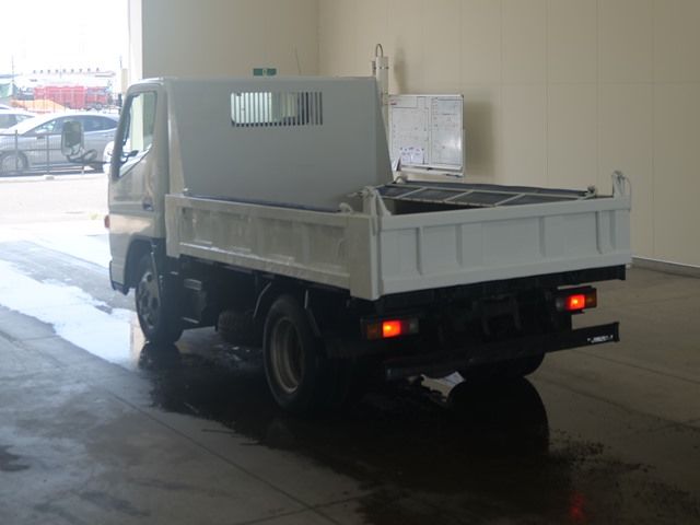 2018 Mitsubishi Fuso Canter dump auction photo 2