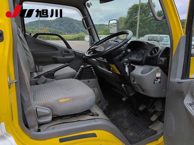 2017 Toyota Dyna W-cab P-gate auction photo 3