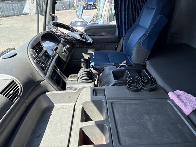 2012 Isuzu Giga トラクター auction photo 5