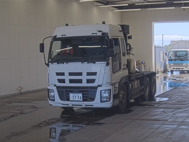 2012 Isuzu Giga トラクター Japan auction vehicle