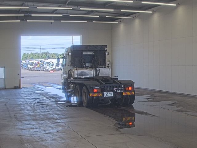 2012 Isuzu Giga トラクター auction photo 2