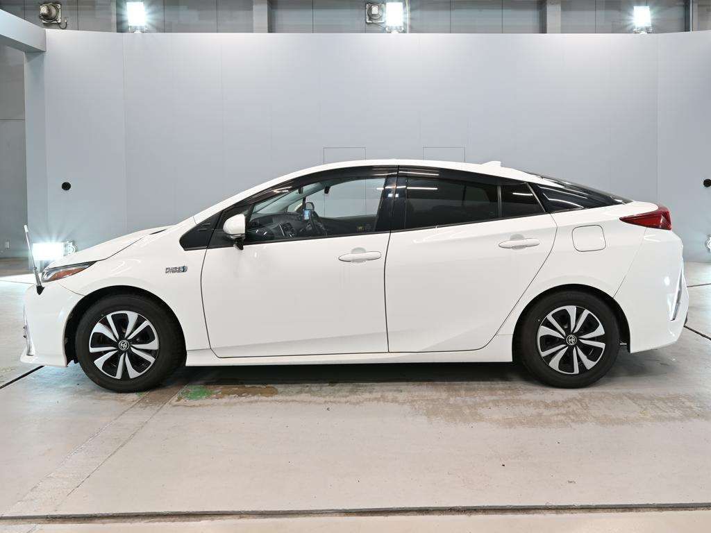 2017 Toyota Prius PHEV S auction photo 4