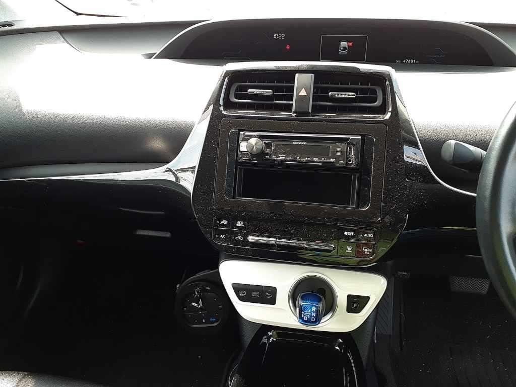 2017 Toyota Prius PHEV S auction photo 11