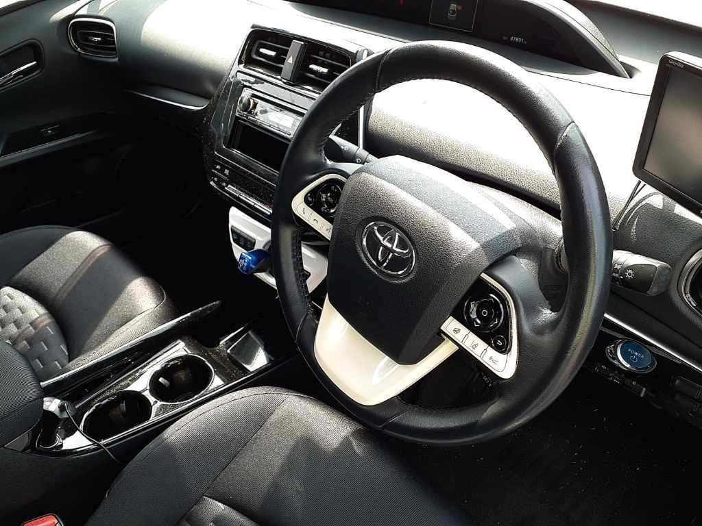 2017 Toyota Prius PHEV S auction photo 9
