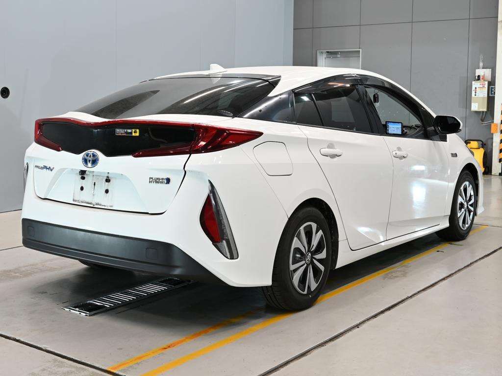 2017 Toyota Prius PHEV S auction photo 2