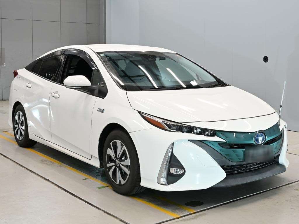 2017 Toyota Prius PHEV S auction photo 5