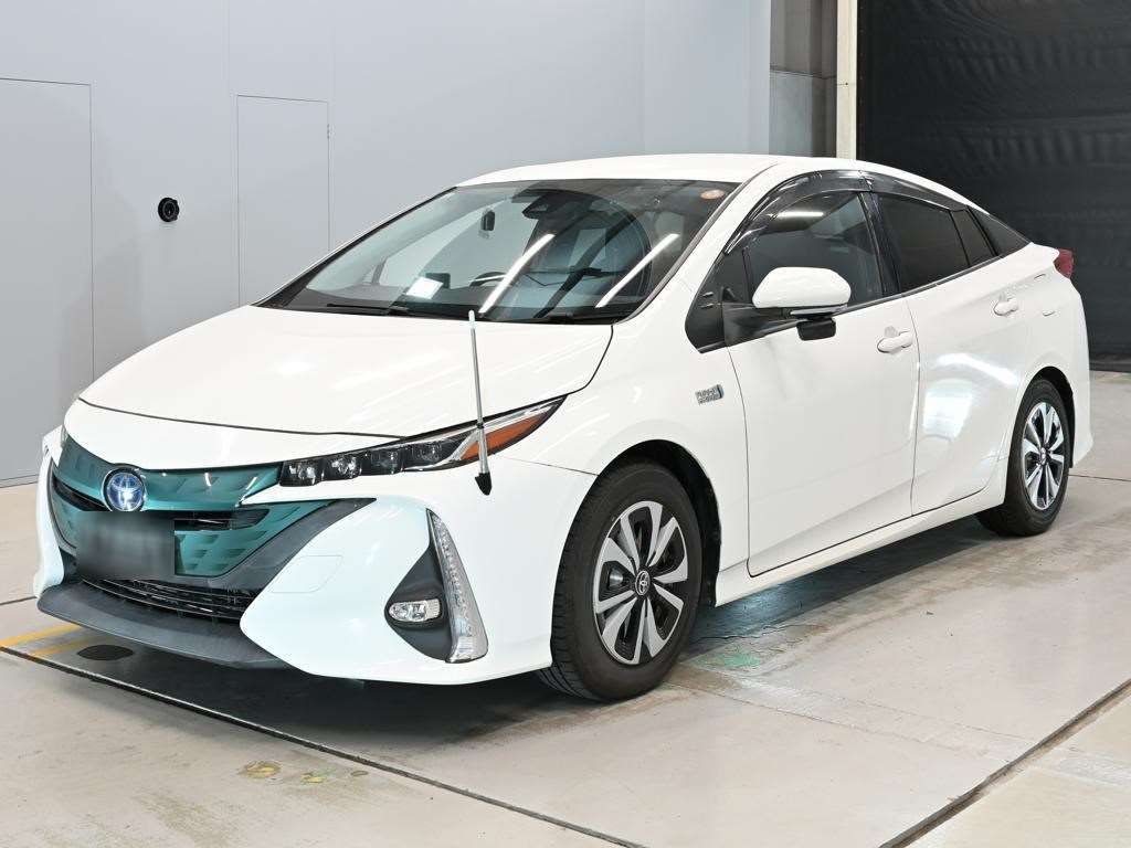 Japan Auction Vehicles 14 2017 Toyota Prius PHEV S auction photo