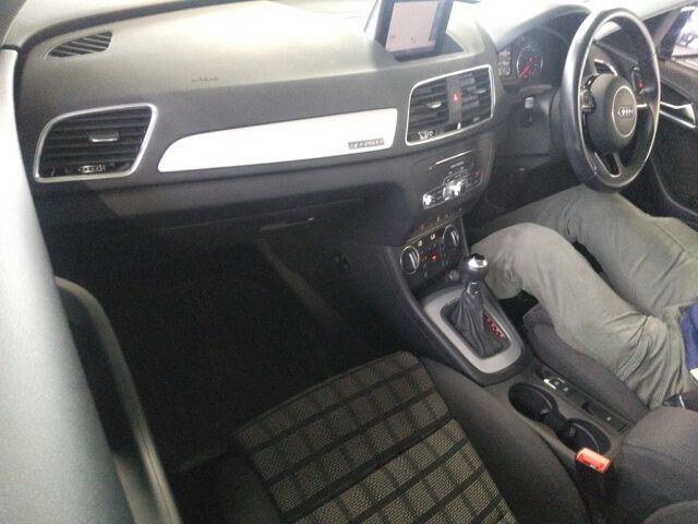 2015 Audi Q3 2.0TFSIQ180PS 4WD auction photo 3