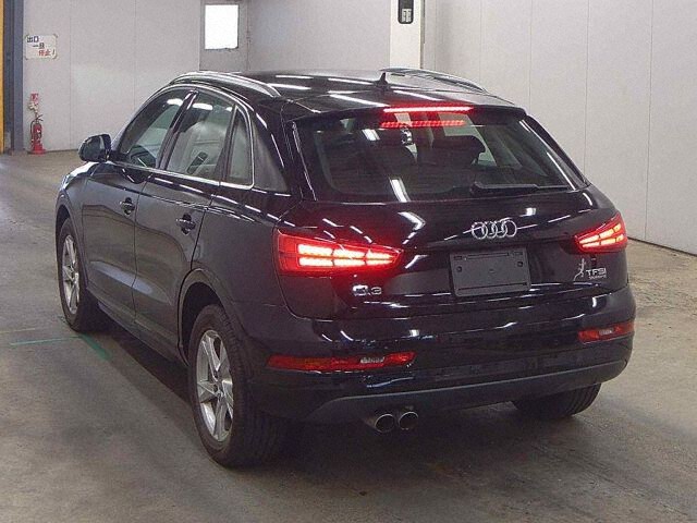 2015 Audi Q3 2.0TFSIQ180PS 4WD auction photo 2