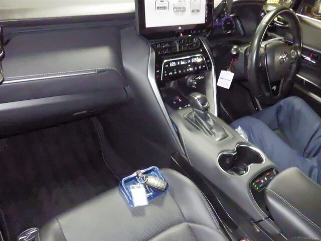 2023 Toyota Harrier auction photo 3