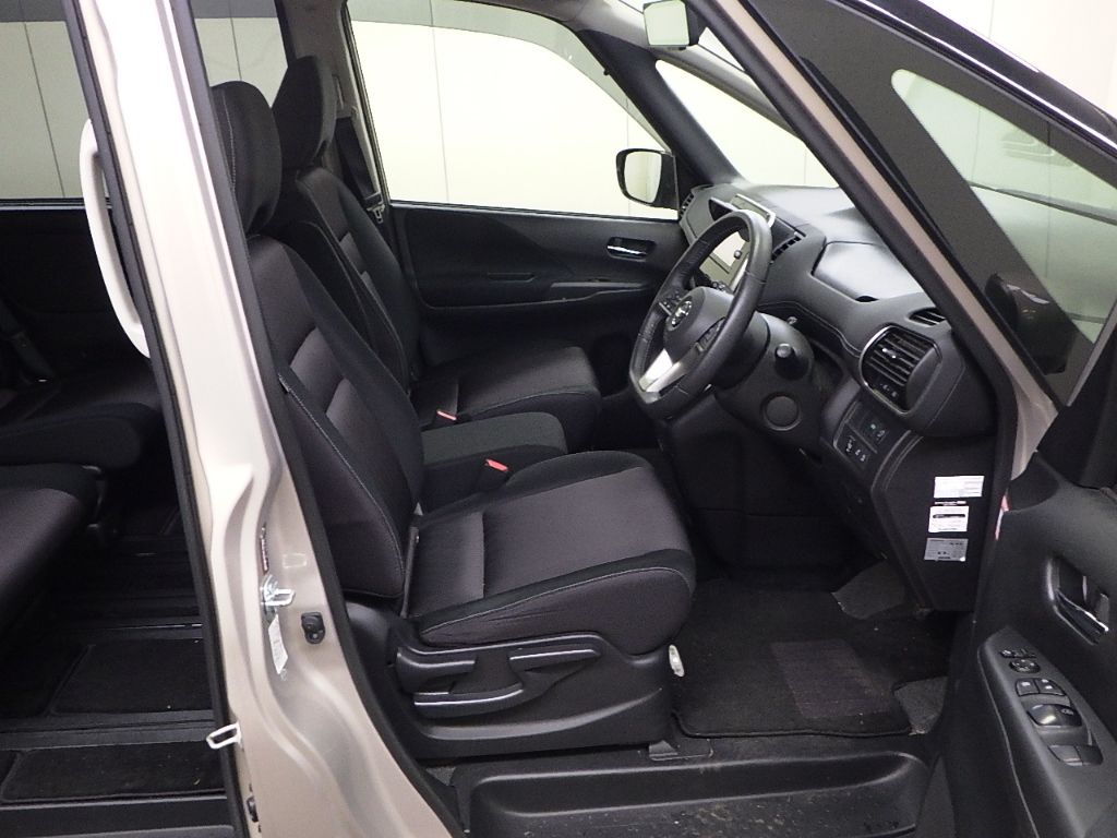 2017 Nissan Serena ハイウェイスター auction photo 6