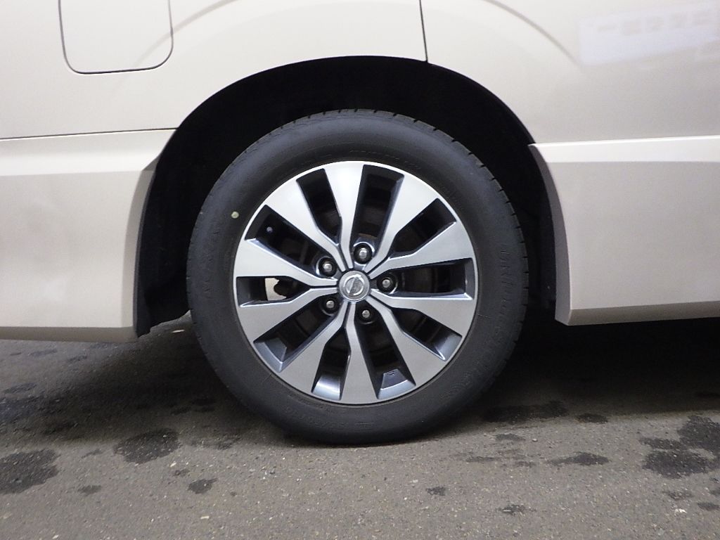 2017 Nissan Serena ハイウェイスター auction photo 9