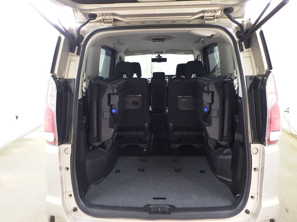 2017 Nissan Serena ハイウェイスター auction photo 8