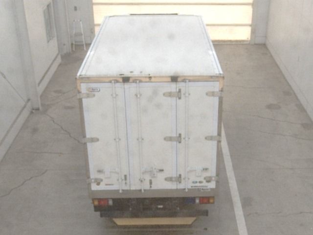 2020 Isuzu Elf Refrigerated and frozen trucks auction photo 3