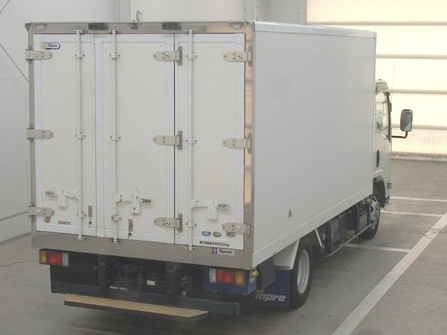 2020 Isuzu Elf Refrigerated and frozen trucks auction photo 2