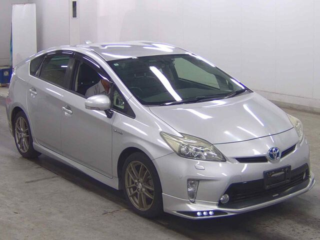 2014 Toyota Prius G Touring Selection Japan auction vehicle