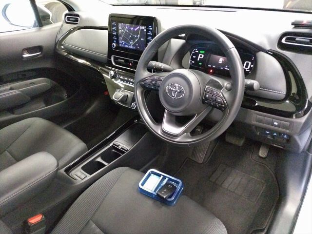 2025 Toyota Aqua G 4WD auction photo 3