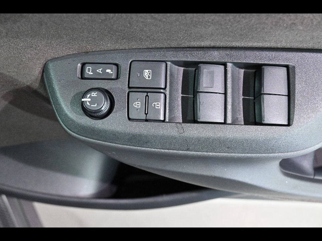 2022 Toyota Yaris Cross ハイブリッドZ auction photo 12