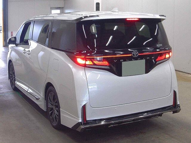 2025 Toyota Vellfire Z Premier auction photo 2