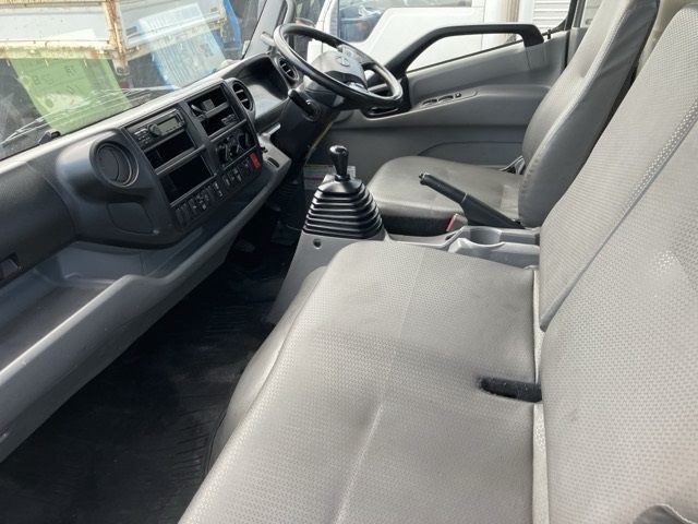 2020 Hino Dutro Loader auction photo 5