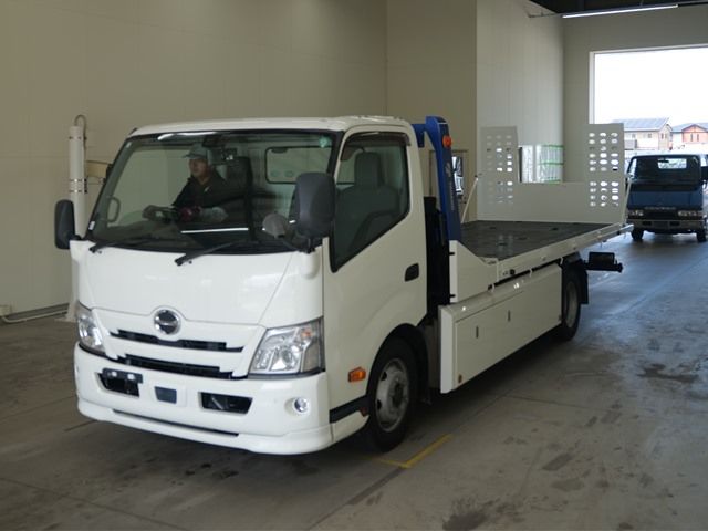 2020 Hino Dutro Loader Japan auction vehicle
