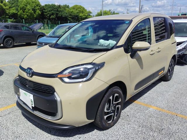 2024 Toyota Sienta Hybrid Z 4WD auction photo 4