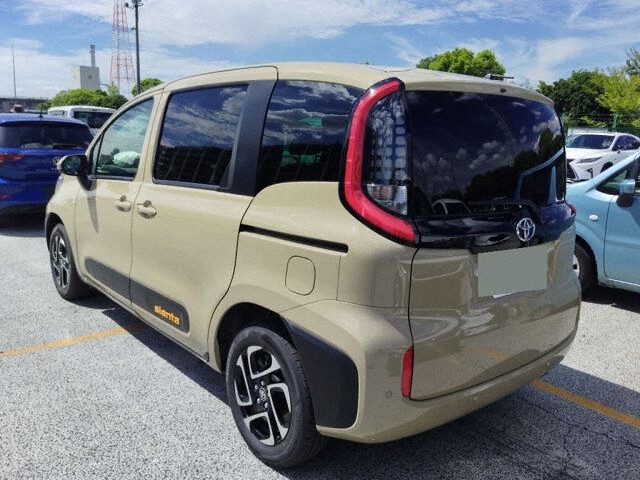2024 Toyota Sienta Hybrid Z 4WD auction photo 2
